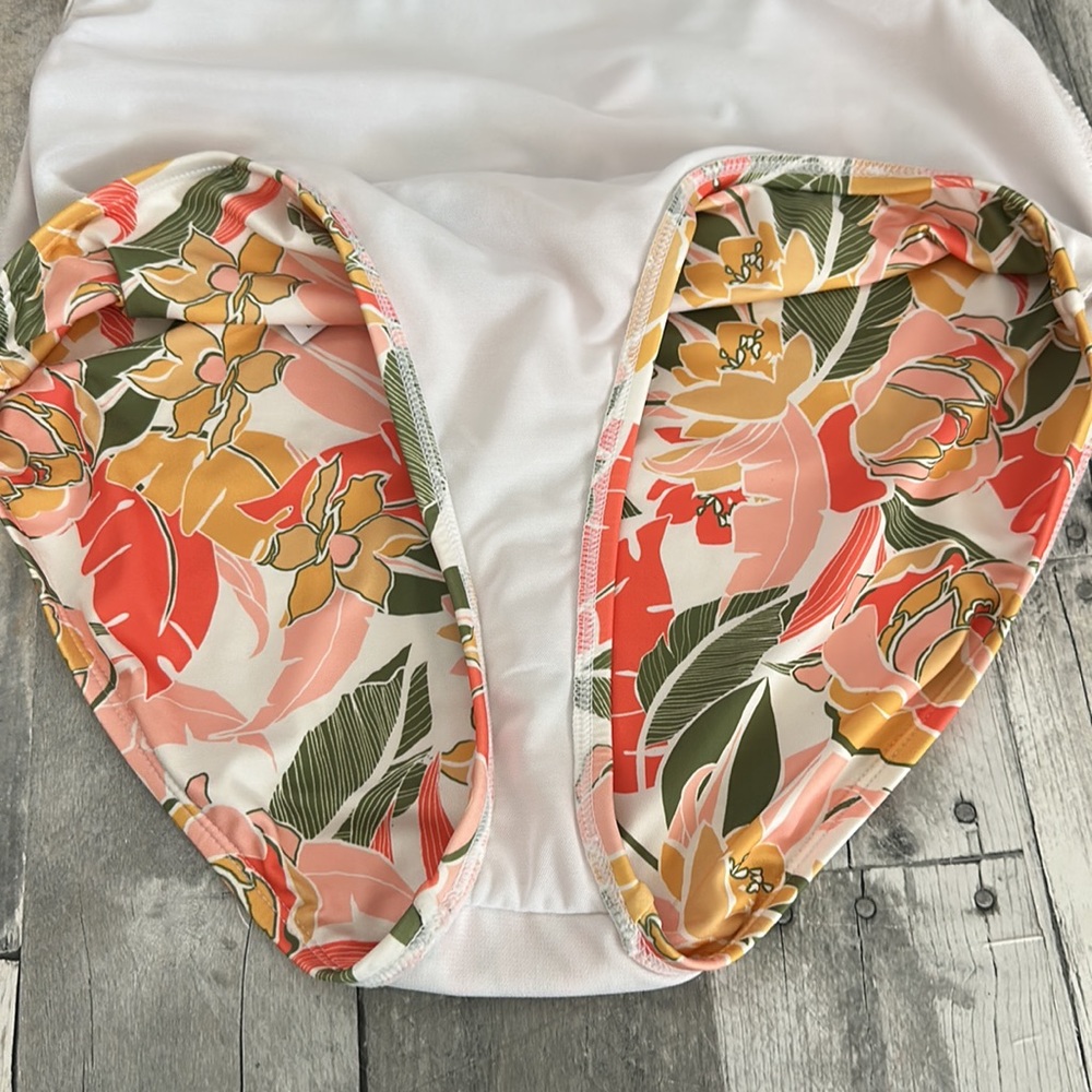 NWT HURLEY FLORAL PRINT One Piece Bathing Suit Size 1X - Picture 10 of 10